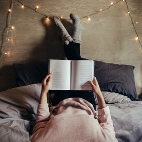 5 книг для чтения в морозные выходные: ромком, детектив и другие истории с налетом хюгге