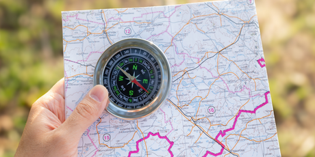 Москвичи начали массово скупать бумажные карты, путеводители и атласы из-за ограничений связи