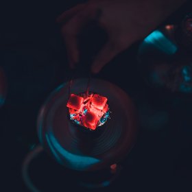 «Это рассадник всякой заразы»: в России предложили запретить кальяны