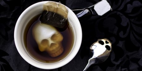 Выпьем чая, поболтаем о смерти: 3 урока Death Café, которые облегчат вам жизнь (она невечна)