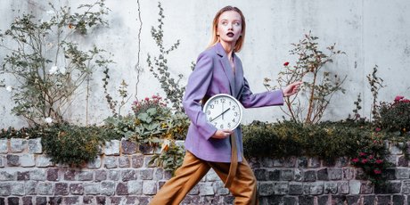 «Зачем стараться, если зарплаты маленькие?» Зумеры — о том, как и сколько они работают на самом деле