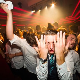 Исследование: импровизация помогает интровертам включиться в коллективную работу