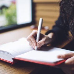 Как найти авторский стиль и научиться красиво писать: 8 эффективных упражнений
