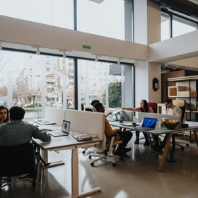 63% — столько сотрудников готовы согласиться на сокращение зарплаты, чтобы чаще работать из дома