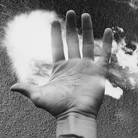 Дыши сквозь пальцы: упражнение, которое поможет расслабиться и успокоиться за пару минут