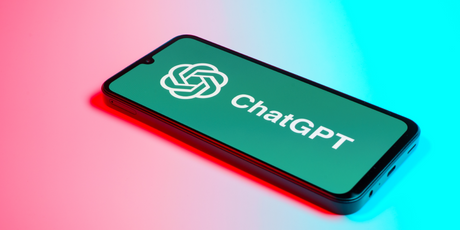 OpenAI наняли клинического психиатра из-за того, что пользователи ChatGPT сходят с ума
