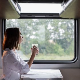 РЖД представили плацкартные вагоны нового поколения: что в них изменилось