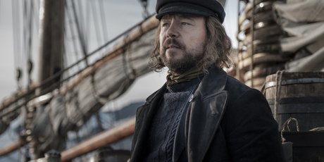 7 мини-сериалов, которые можно успеть посмотреть за майские