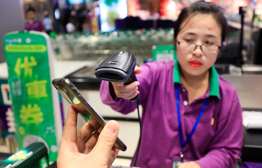 автобус, коммерческий, быстрый, смартфон, информационные технологии, удобство, выставление счетов, китайский, QR-код, безопасность, приложение, потребительский платеж, оплата, легко, урбанизация, перевод, мобильный телефон, сейф, кредитная карта, безналичный расчет, мобильный платеж, код, магазин, город, потребление в супермаркете, сканирование, жизнь, оплата мобильного телефона, розничная торговля, супермаркет, цифровая жизнь, перевод, общий, мобильный телефон, популярный, конвенция, редакционный, сетевой платеж, хлеб, бизнес, розничная торговля, электричество, альтернатива, мобильный, WeChat, потребление, быстро, Китай, Ali Pay;