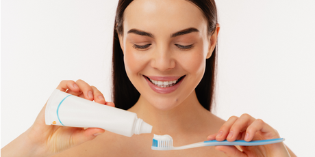 В Великобритании с помощью волос создали зубную пасту, которая восстанавливает эмаль