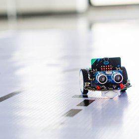 Ученые создали робота размером менее 1 мм, который может чувствовать, думать и принимать решения