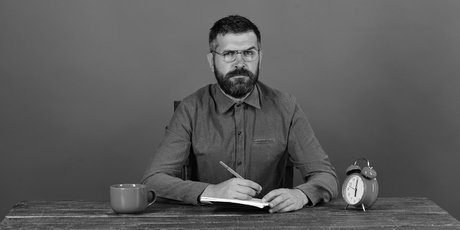 «Уни­вер­си­тет­ская про­грам­ма — слон в по­суд­ной лав­ке». Эксперты — о проблемах традиционного образования