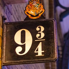 На маркетплейсах стали продавать эротические картины по номерам с персонажами из «Гарри Поттера»