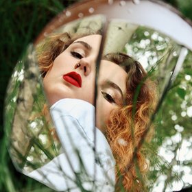 Исследование: нарциссами становятся из-за неуверенности в себе, а не из-за эгоцентричности