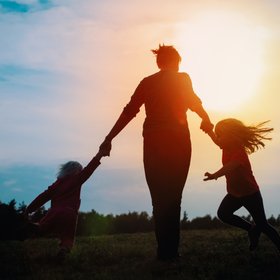 «Врач акушер-гинеколог говорил: 22-27 лет. Вот за эти годы можно родить троих спокойно», — депутат Госдумы Римма Утяшева