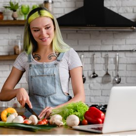 Зумеры стали записываться на ускоренные курсы «взрослости», чтобы научиться жить