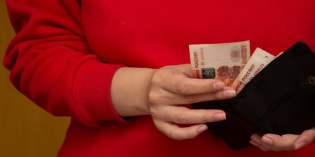 Работодателей хотят обязать премировать сотрудников, проработавших на одном месте более 5 лет