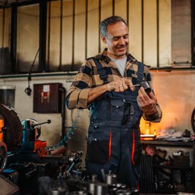 350 тысяч рублей — столько в среднем зарабатывают токари высшего разряда в России