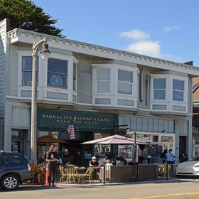 В США появился магазин, которым управляет ИИ. Он нанял сотрудников, заказал товары для продажи и 1000 сидений для унитазов в служебный туалет