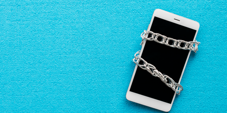 «Мы реализуем самые нелепые варианты для антиутопий»: Госдума приняла поправки в КоАП, которые вводят штрафы за поиск экстремистского контента, рекламу VPN и передачу сим-карт