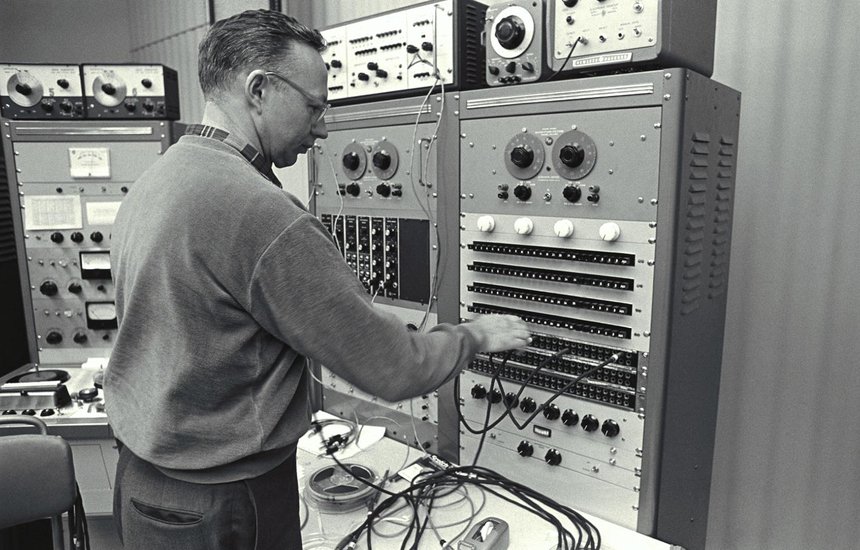 Лекция «История электронной музыки. Как электричество превратилось в звук»