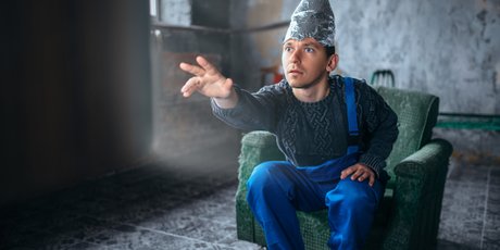 47 теорий заговора, в которые многие почему-то верят