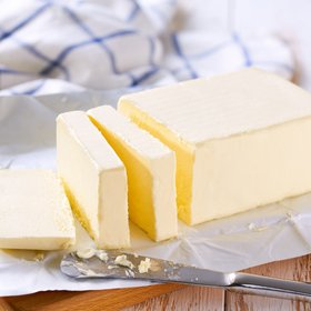 В соцсетях новый тренд на «масляный бег»: люди бегают со сливками в руках до тех пор, пока они не превратятся в масло