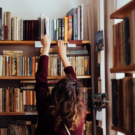 Найти редкий экземпляр и поболтать с Донцовой: 4 события в Москве для тех, кто любит бумажные книги