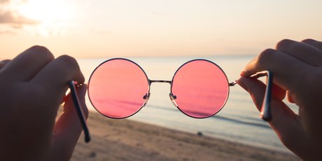 Ведет ли оптимизм к благополучию? Или полезнее ждать худшего? Ученые изучали этот вопрос 18 лет