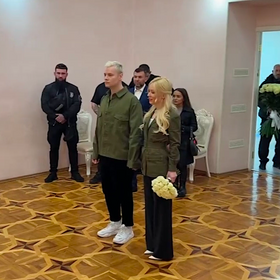 Певец SHAMAN расписался с Екатериной Мизулиной в ЗАГСе Донецка