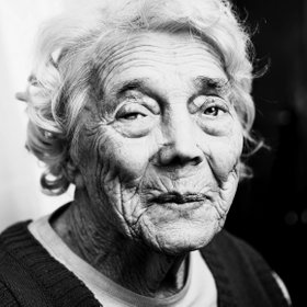 «Есть один признак возраста, который поражает меня больше любых физических изменений»: Симона де Бовуар — о старении