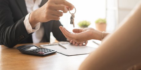 Лариса Долина впервые публично высказалась о продаже квартиры Полине Лурье