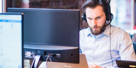 «Ты нас вообще слушаешь?» Как наушники приводят к настоящим расколам в офисах