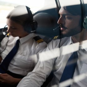 2,1 млн рублей в месяц — такую зарплату предлагают пилотам авиакомпании Emirates