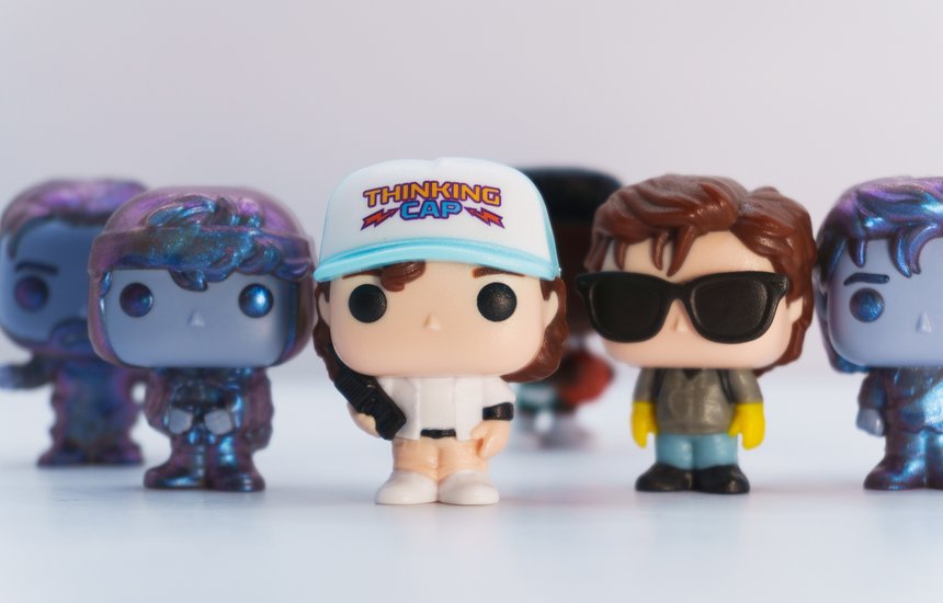 Фигурки по мотивам персонажей сериала «Очень странным делам» из Kinder Joy