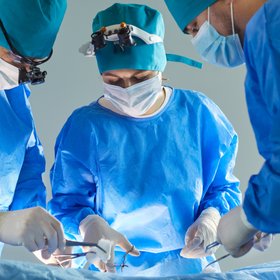 Московские хирурги впервые сделали пересадку кистей рук