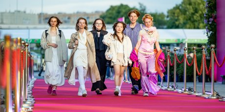 «Давайте лучше про секс»: что выпускники-2025 знают о взрослой жизни