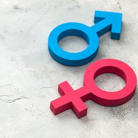 Почти треть мужчин-зумеров считает, что жена должна всегда слушаться мужа