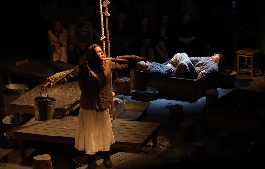 «Одна абсолютно счастливая деревня», Мастерская Петра Фоменко