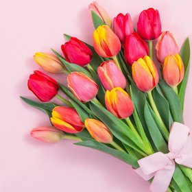 Каждая пятая жительница России на 8 марта хочет, чтобы ей оплатили кредит или коммуналку