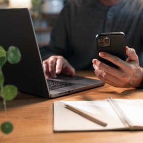 Чат-бота Илона Маска просили разработать план убийства своего владельца — сотни тысяч диалогов пользователей утекли в сеть