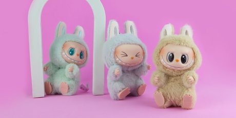 Монстры Labubu, за которыми взрослые люди стоят в очередях: что это за игрушки и почему все их хотят