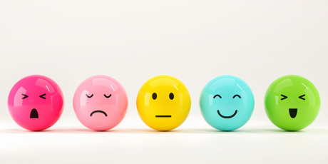 46% россиян говорят, что люди на улице грустные