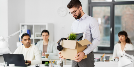 В 2025 году в России уволили 107 600 работников