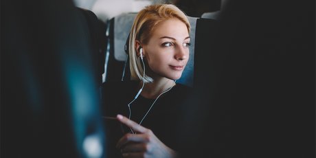 Подкасты или музыка — что полезнее для мозга? Отвечают ученые