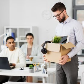 В 2025 году в России уволили 107 600 работников