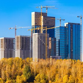 «При нынешней ключевой ставке и росте цен сбор суммы даже на первоначальный взнос по ипотеке займет несколько лет», — депутат Госдумы Александр Аксененко