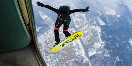 Белорусская спортсменка прыгнула с доской и парашютом над Эверестом и установила мировой рекорд