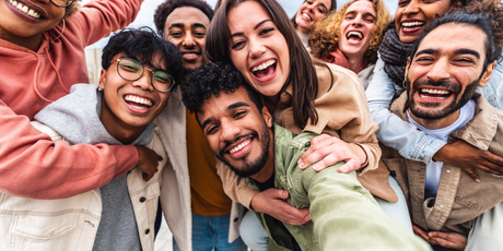 Ученые открыли секрет счастья: любое дело приносит больше радости, если заниматься им с друзьями