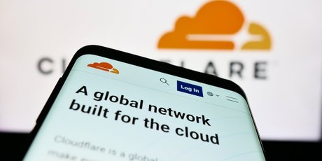 Сбой крупнейшего сервиса Cloudflare: что известно о ситуации